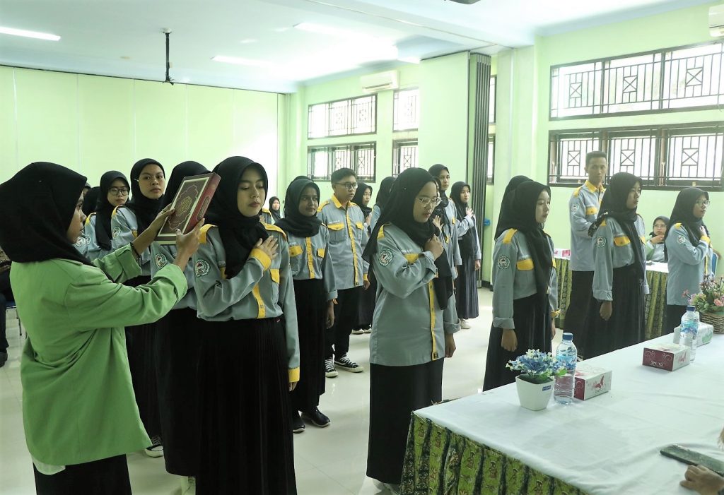 Pelantikan Pengurus HMPS TBI: Alumni Harus Berprestasi Akademik Dan Non ...